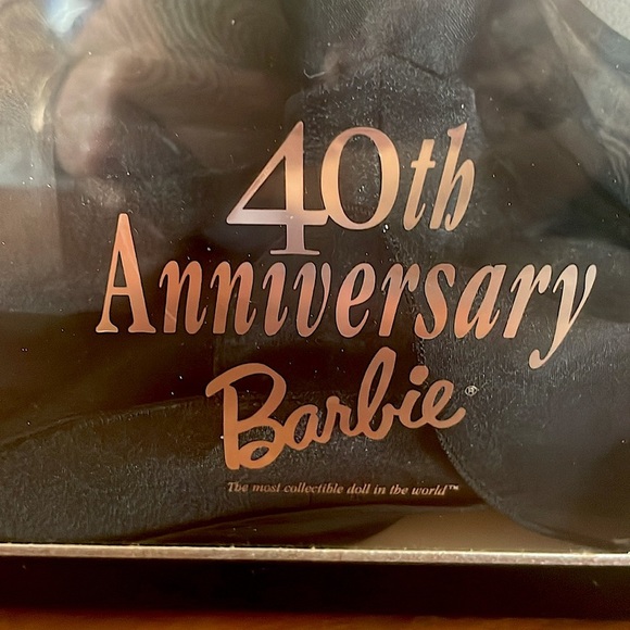 1999 40th Anniversary Barbie NIB Mint - Picture 11 of 13